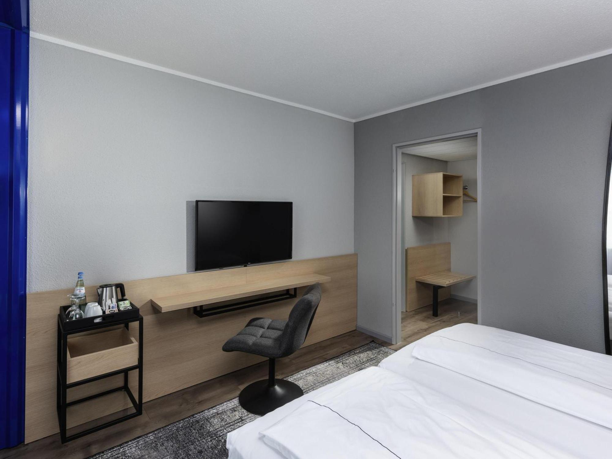 Family Suite Two Single Beds Sofa